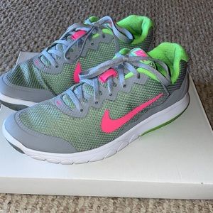 Women’s Nike Flex tennis shoes